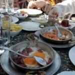 Kafeler Pazar Günü Açık mı? Kahvaltı, Masa Servisi ve Paket Alım Saatleri