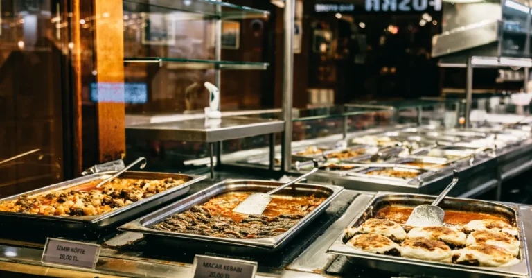 Lokantalarda Öğle Servisi Saat Kaçta Başlıyor? Açılış, Mola ve Servis Aralığı Rehberi