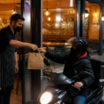 Restoranlar Paket Servis İçin Kaçta Kapanıyor? Salon ve Online Sipariş Saatleri