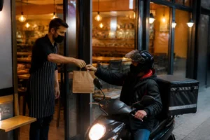 Restoranlar Paket Servis İçin Kaçta Kapanıyor? Salon ve Online Sipariş Saatleri